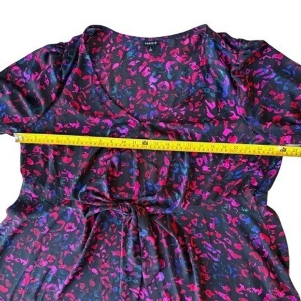 Torrid Pink Blue Leopard Print Tie Front V-Neck Blouse Size 2 Plus Size - Picture 3 of 11